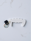 Pearly Whites Fang Black Dust Plug